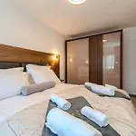 Royal 1 By Interhome Appartamento Vir