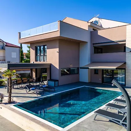 Royal 1 By Interhome