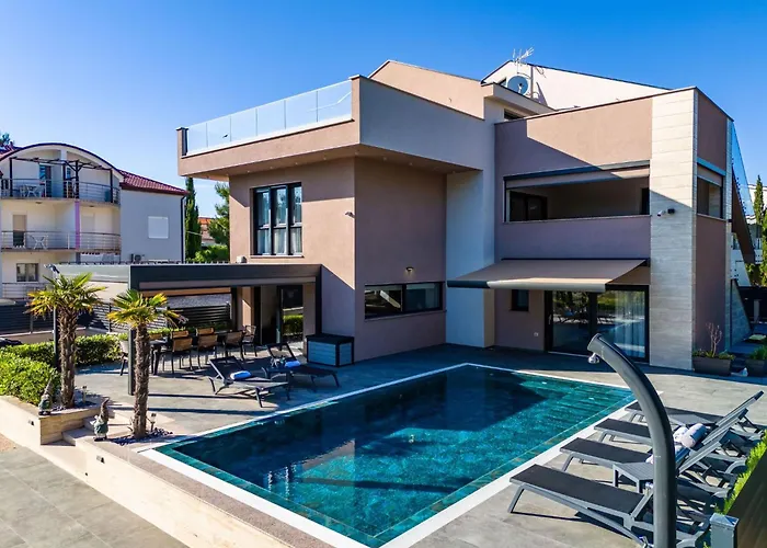 Royal 1 By Interhome