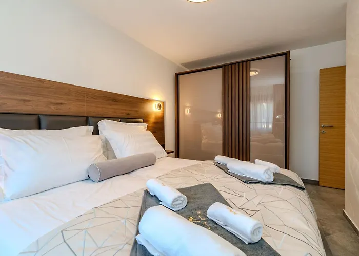 Royal 1 By Interhome 아파트 비르