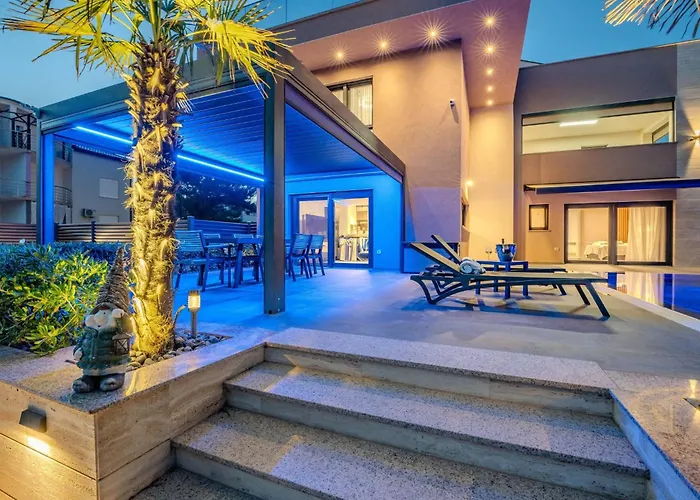 Royal 1 By Interhome