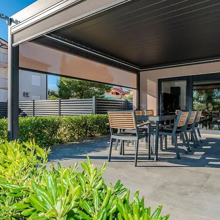 Royal 1 By Interhome דירה ויר