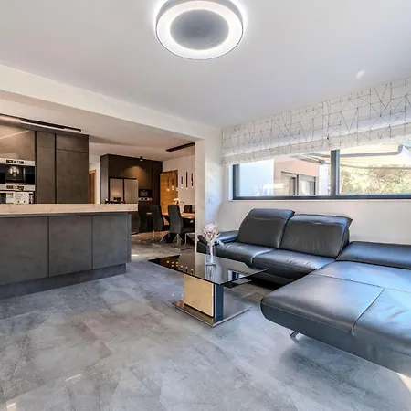 Royal 1 By Interhome Vir