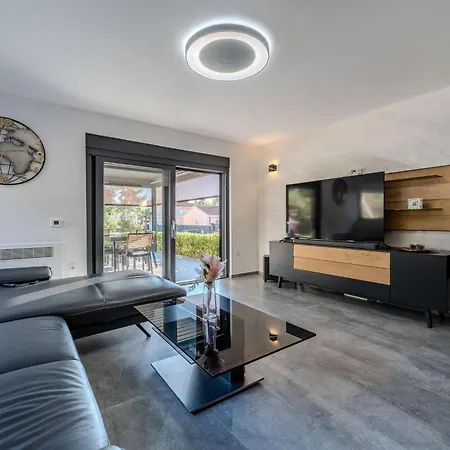 Royal 1 By Interhome Appartement Vir