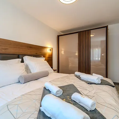 Royal 1 By Interhome Appartement Vir