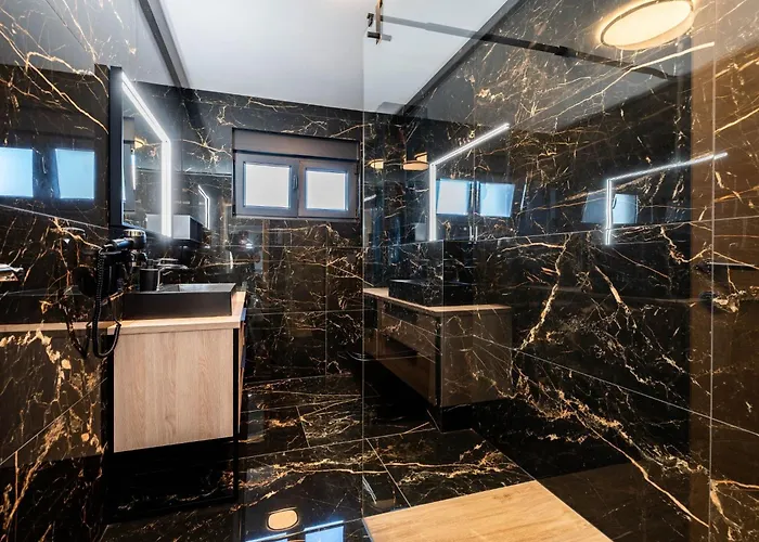 Royal 1 By Interhome ויר